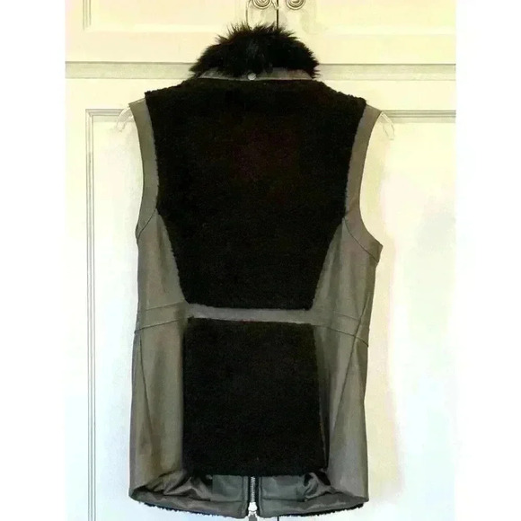 G.I.L.I. GOT IT LOVE IT Women’s Vest Sz 4 Double Zip Faux Fur Gray / Black - Picture 2 of 4